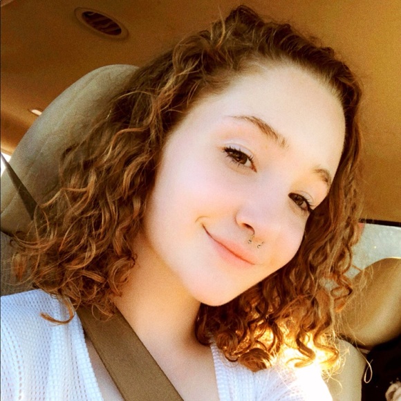 Meet your Posher, Abbi - Picture 2 of 3